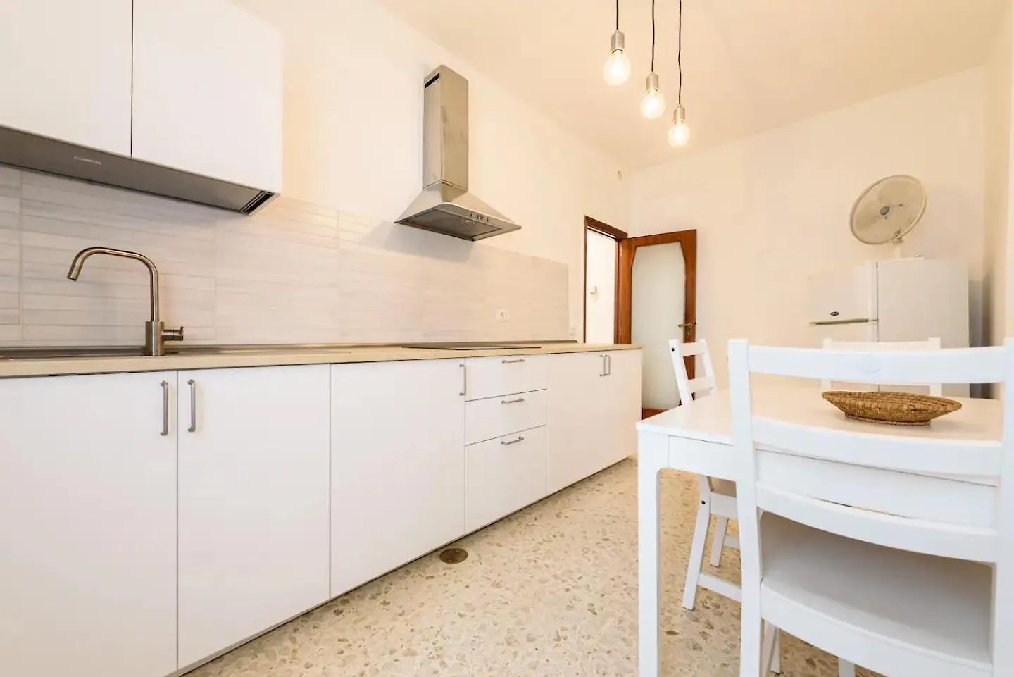 Appartamento 2Br Per 5 Con Patio Privato - Vicino Centro Naples 0*,  Italy